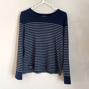 Open neck sweateshitrt